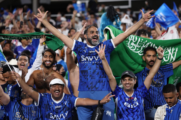 Người hâm mộ Al Hilal ăn mừng sau khi đánh bại Manchester City. (Ảnh: CWC) 7.jpg