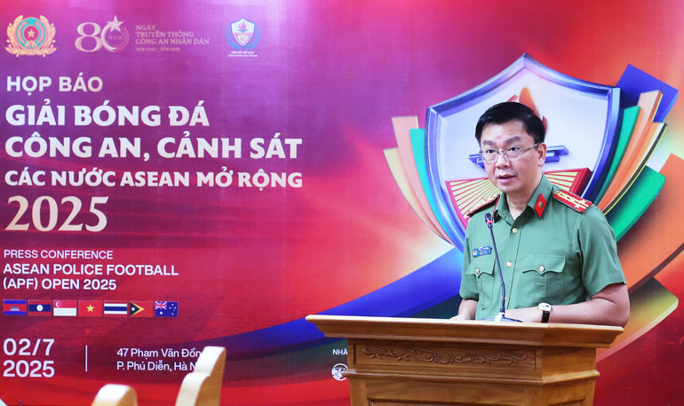 Đại tá Phạm Kim Đĩnh - Cục trưởng Cục Công tác Chính trị (Bộ Công an) phát biểu tại buổi họp báo. 3fb3c7b6171ca042f90d.jpg