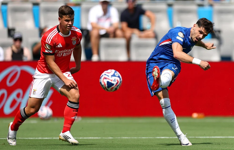 Hai đội bước vào hiệp phụ sau khi hòa 1-1. (Ảnh: Chelsea FC) pedro-neto-shoots-against-benfica-club-world-cup-copy.jpg