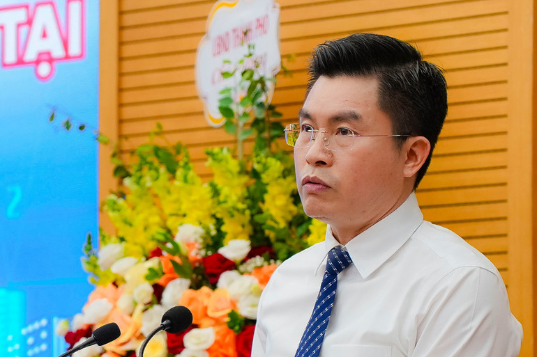 Pengerusi Jawatankuasa Rakyat O Cho Dua Wad Le Tuan Dinh bercakap pada majlis itu. 2qcine-199.jpg