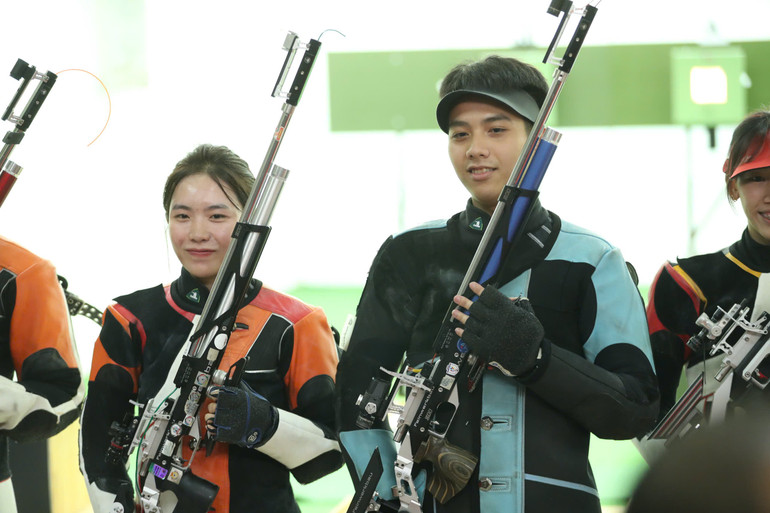 គូ Le Thi Mong Tuyen និង Nguyen Tam Quang ។ 3715813228019329832.jpg