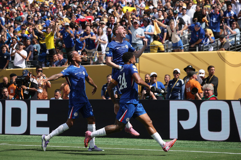 Cole Palmer cùng các đồng đội ăn mừng bàn thắng thứ hai. (Ảnh: Chelsea FC) cole-palmer-celebrates-2nd-goal-vs-psg.jpg