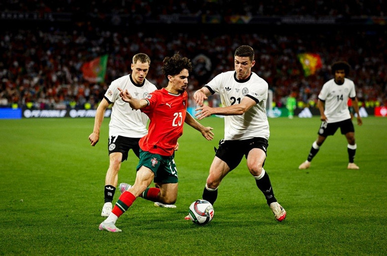 Vitinha làm khổ các cầu thủ Đức khi được thay vào sân. (Ảnh: Nations League) 3.jpg