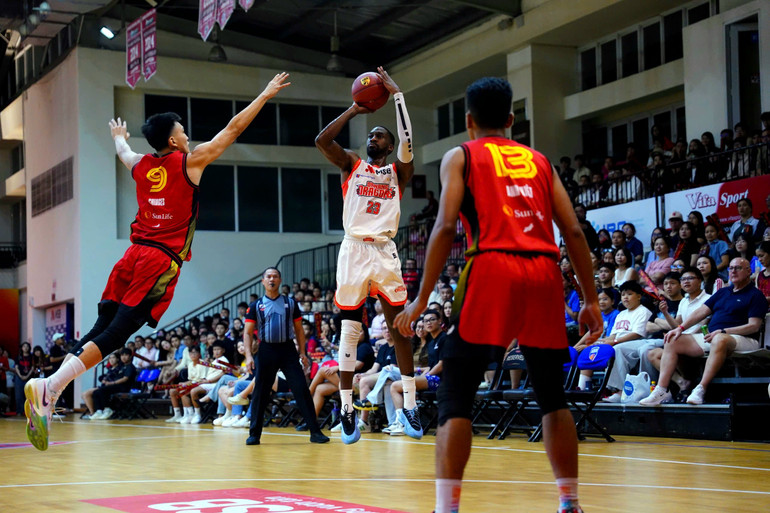 Timothy Simmons nỗ lực giúp Danang Dragons bám đuổi. timothy-simmons-no-luc-giup-danang-dragons-bam-duoi.jpg