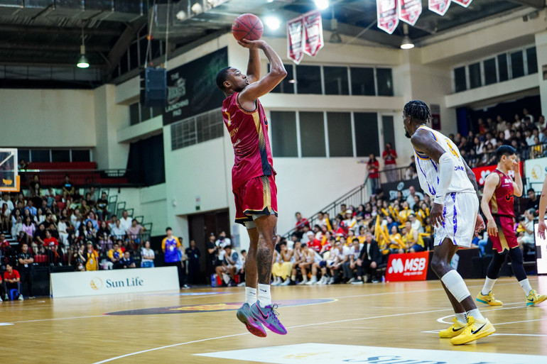 Alfred Hollins tiếp tục giữ phong độ và giúp Saigon Heat thăng hoa. (Ảnh: VBA) 3-alfred-hollins-tiep-tuc-giu-phong-do-va-giup-saigon-heat-thang-hoa.jpg