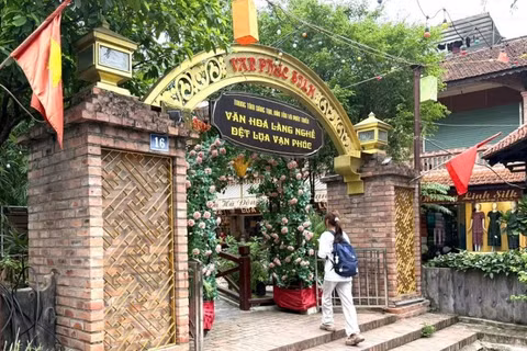 Làng lụa Vạn Phúc Hà Nội là điểm du lịch hấp dẫn du khách trong và ngoài nước.