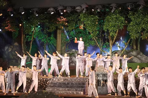 Chương trình nghệ thuật "Về nguồn" với chủ đề "Địa ngục trần gian" được tổ chức tại không gian Di tích quốc gia đặc biệt Nhà tù Sơn La.