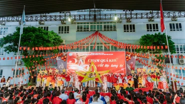 Tiết mục nghệ thuật do học sinh Trường Đoàn Thị Điểm trình diễn.