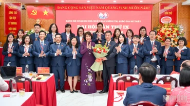 Ban Chấp hành Đảng bộ cơ quan Nhà xuất bản Chính trị quốc gia Sự thật khóa IX, nhiệm kỳ 2025-2030 ra mắt Đại hội.