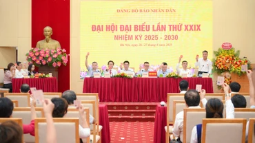 Đại biểu biểu quyết