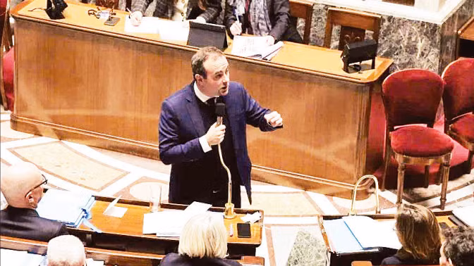 Thủ tướng Sebastien Lecornu phát biểu trước Quốc hội Pháp. (Ảnh: TÂN HOA XÃ)