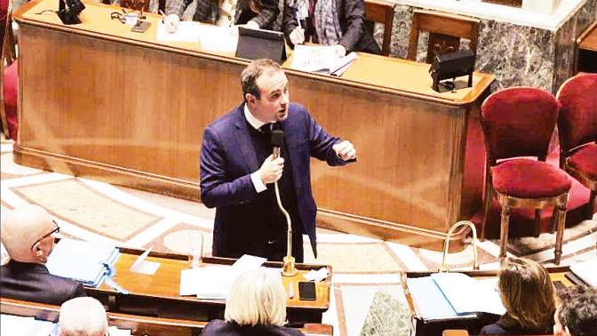 Thủ tướng Sebastien Lecornu phát biểu trước Quốc hội Pháp. (Ảnh: TÂN HOA XÃ)