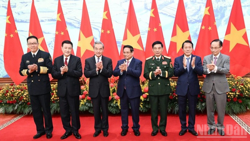 Thủ tướng Chính phủ Phạm Minh Chính cùng các Bộ trưởng Ngoại giao, Quốc phòng, Công an Việt Nam và Trung Quốc. (Ảnh: TRẦN HẢI)