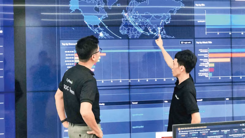 Trung tâm giám sát và điều hành an ninh mạng (SOC) của CyRadar.