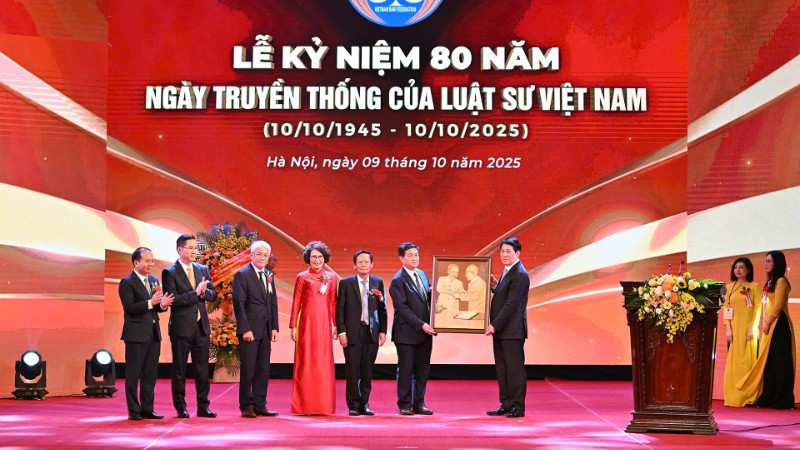 Chủ tịch nước Lương Cường dự Lễ Kỷ niệm 80 năm Ngày truyền thống của Luật sư Việt Nam. (Ảnh: THỦY NGUYÊN)
