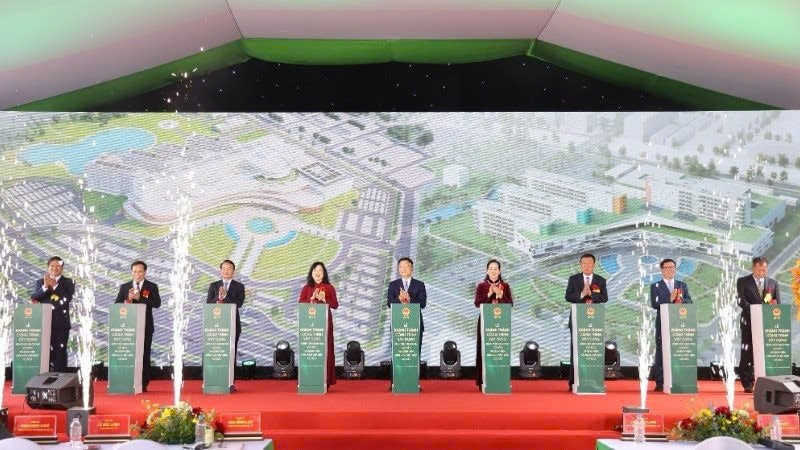 Khánh thành phần xây dựng công trình Bệnh viện Bạch Mai cơ sở 2 và Bệnh viện Hữu nghị Việt Đức cơ sở 2. (Ảnh: ĐÀO PHƯƠNG)