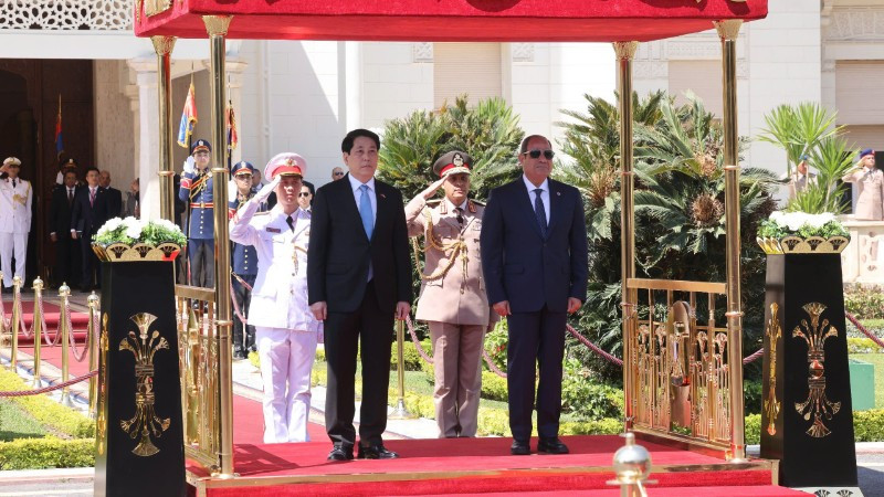 Tổng thống Abdel Fattah Al-Sisi chủ trì Lễ đón Chủ tịch nước Lương Cường thăm cấp Nhà nước Cộng hòa Arab Ai Cập.