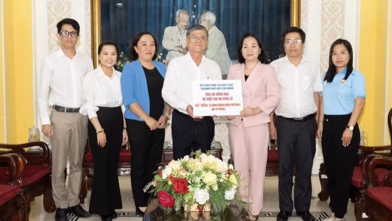 Quang cảnh buổi tiếp nhận.