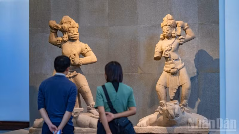 Phòng trưng bày Đồng Dương tại Bảo tàng Điêu khắc Chăm Đà Nẵng.