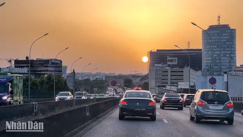 Liên minh châu Âu đã đặt mục tiêu ngừng bán các loại xe hạng nhẹ sử dụng động cơ đốt trong vào năm 2035. (Ảnh: KHẢI HOÀN)