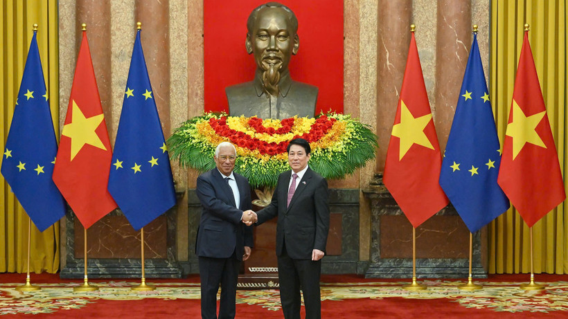 Chủ tịch nước Lương Cường hội đàm với Chủ tịch Hội đồng châu Âu Antonio Costa. (Ảnh: THỦY NGUYÊN)