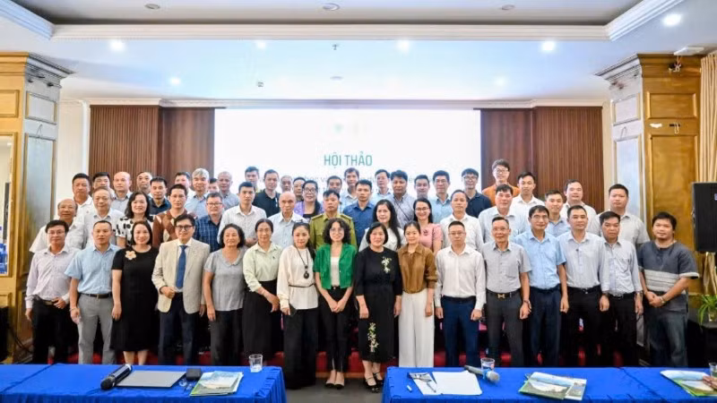 Các đại biểu tham gia Hội thảo "Đa dạng sinh học và giải pháp dựa vào thiên nhiên cho phát triển vùng núi phía bắc". (Ảnh: PanNature)