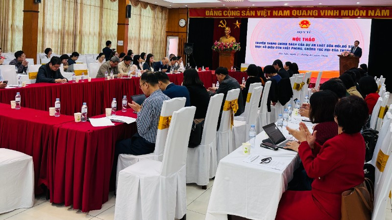 Giáo sư, Tiến sĩ Trần Văn Thuấn, Thứ trưởng Y tế, Chủ tịch Hội đồng Y khoa quốc gia, phát biểu tại hội thảo.