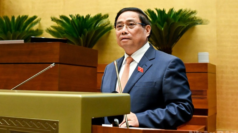 Thủ tướng Chính phủ Phạm Minh Chính trình bày Báo cáo tóm tắt kết quả thực hiện Kế hoạch phát triển kinh tế-xã hội năm 2025 và 5 năm 2021-2025; dự kiến kế hoạch phát triển kinh tế-xã hội năm 2026. (Ảnh: DUY LINH)