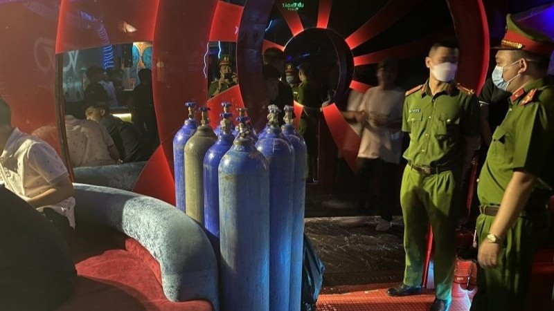 Ngăn chặn tệ nạn ma túy tại cơ sở kinh doanh có điều kiện Công an Hà Nội kiểm tra, xử lý cơ sở kinh doanh trái phép “bóng cười”.