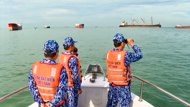 Cảnh sát biển tuần tra kiểm soát địa bàn.