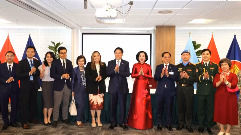 Chủ tịch nước gặp gỡ cán bộ, nhân viên các Cơ quan đại diện và đại diện cộng đồng người Việt Nam tại Hoa Kỳ. (Ảnh: XUÂN KỲ)