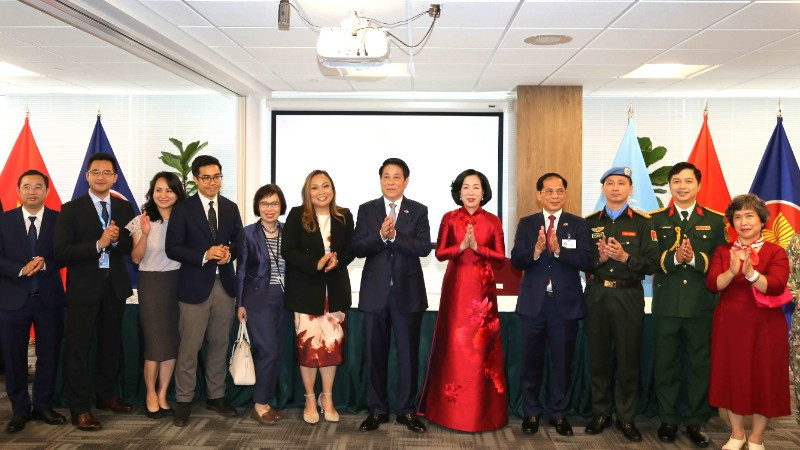 Chủ tịch nước gặp gỡ cán bộ, nhân viên các Cơ quan đại diện và đại diện cộng đồng người Việt Nam tại Hoa Kỳ. (Ảnh: XUÂN KỲ)