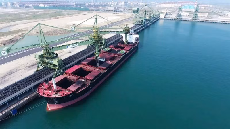 Khu kinh tế Vũng Áng đang từng bước trở thành trung tâm công nghiệp động lực và logistics của khu vực và cả nước.