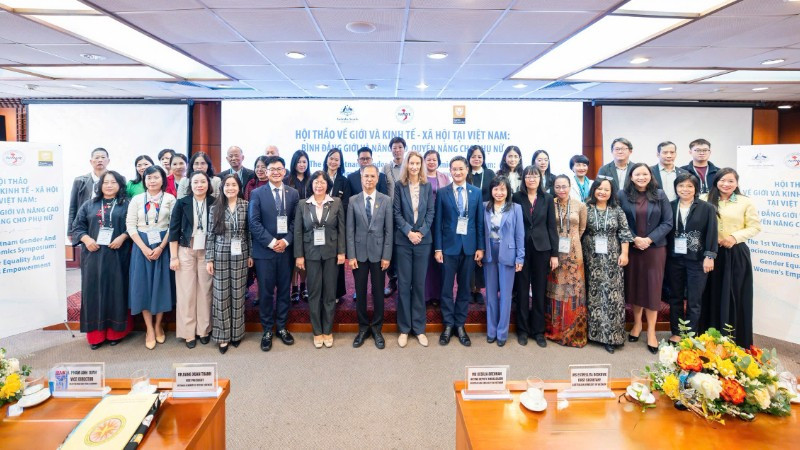 Các đại biểu tham dự Hội thảo về Giới và Kinh tế xã hội tại Việt Nam: Bình đẳng giới và nâng cao quyền năng cho phụ nữ. (Ảnh: CTCC)