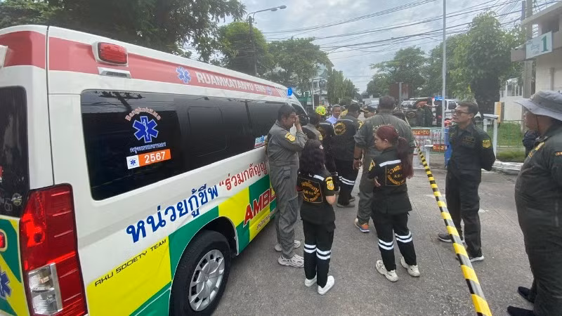 Cảnh sát Thái Lan phong tỏa hiện trường. (Ảnh: XUÂN SƠN)