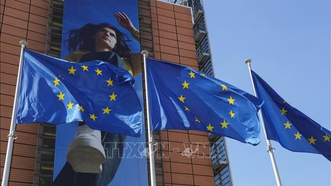 Cờ Liên minh châu Âu tại Brussels, Bỉ. (Ảnh: THX/TTXVN)