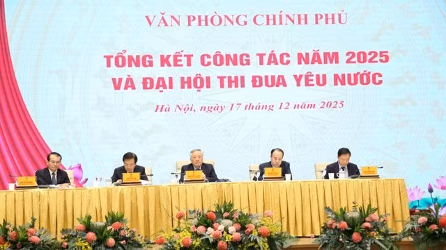 Phó Thủ tướng Thường trực Chính phủ Nguyễn Hòa Bình dự Hội nghị tổng kết năm 2025 và Đại hội thi đua yêu nước do Văn phòng Chính phủ tổ chức. (Ảnh: VGP)