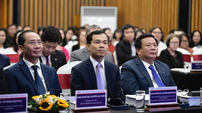 Các đại biểu tham dự diễn đàn.
