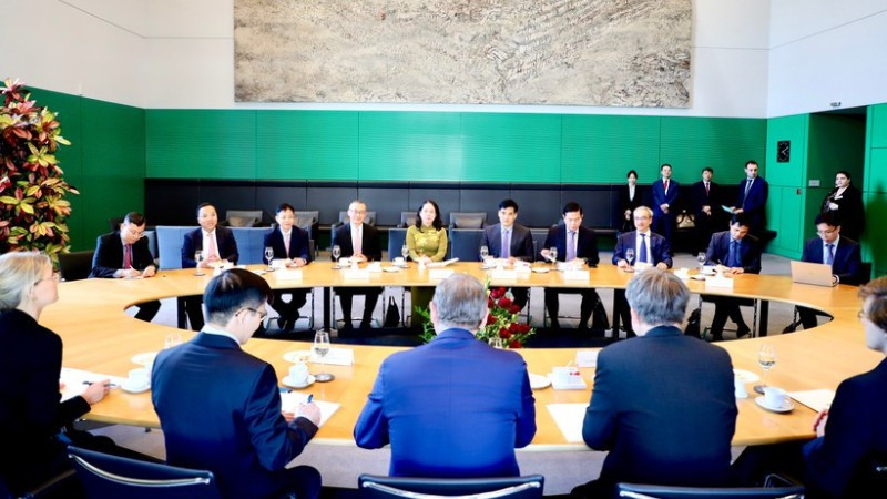 Phó Chủ tịch nước Võ Thị Ánh Xuân hội đàm với Phó Chủ tịch Quốc hội Liên bang Đức Bodo Ramelow. (Ảnh: TTXVN)