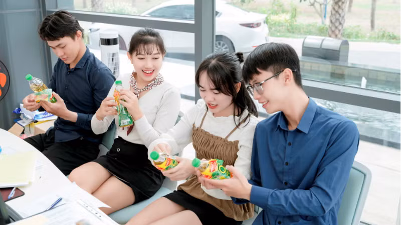 Dễ chơi dễ trúng, chương trình khuyến mãi hè của Trà Xanh Không Độ đang tạo nên cơn sốt trong giới trẻ với các giải thưởng cực khủng. 