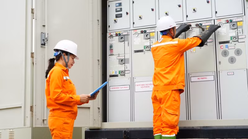 Công ty Điện lực Thanh Hóa luôn tăng cường kiểm tra, giám sát bảo đảm các hệ thống thiết bị điện luôn được vận hành an toàn, ổn định.