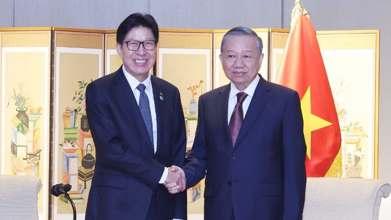 Tổng Bí thư Tô Lâm tiếp ông Busan Park Hyeong Jun, Thị trưởng thành phố Busan, Hàn Quốc. (Ảnh: TTXVN)