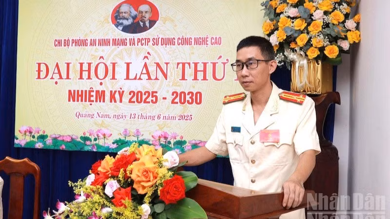 Thượng tá Phạm Việt Ân - Trưởng Phòng An ninh mạng và phòng, chống tội phạm sử dụng công nghệ cao Công an thành phố Đà Nẵng. (Ảnh: ĐÌNH TĂNG)