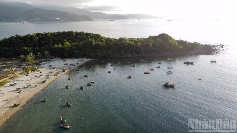 Ghềnh đá Nam Ô, nơi giao thoa giữa thiên nhiên kỳ vĩ và đời sống làng chài truyền thống.