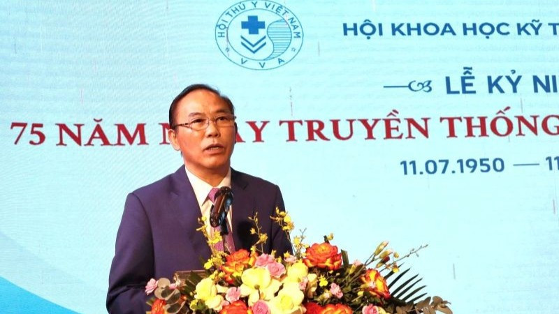 Thứ trưởng Nông nghiệp và Môi trường Phùng Đức Tiến phát biểu tại Lễ kỷ niệm 75 năm Ngày truyền thống ngành thú y Việt Nam.