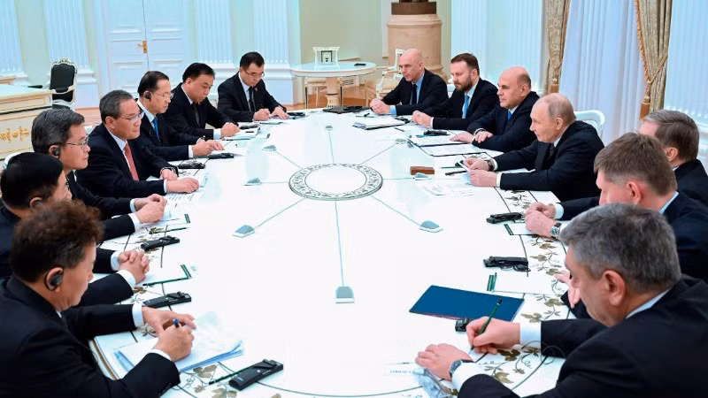 Các nhà lãnh đạo Nga và Trung Quốc trong cuộc gặp ở Moskva. (Ảnh TÂN HOA XÃ)