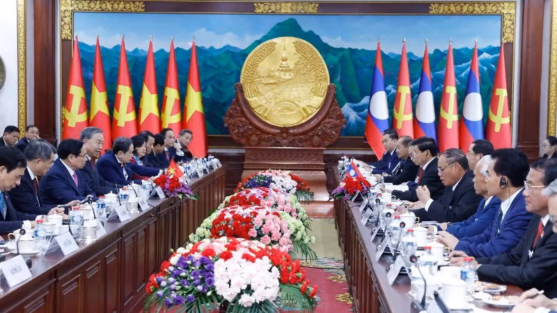 Tổng Bí thư Tô Lâm và Tổng Bí thư, Chủ tịch nước Lào Thongloun Sisoulith hội đàm. (Ảnh: TTXVN)