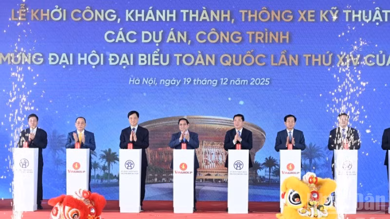 Thủ tướng Chính phủ Phạm Minh Chính và các đồng chí lãnh đạo thực hiện nghi thức khởi công, khánh thành, thông xe kỹ thuật 234 công trình, dự án. (Ảnh: TRẦN HẢI)