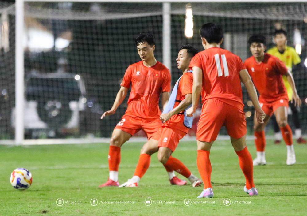 Các cầu thủ U23 Việt Nam đầy hưng phấn và quyết tâm trước trận đấu với U23 Campuchia (Ảnh VFF). anh-bda-3.jpg