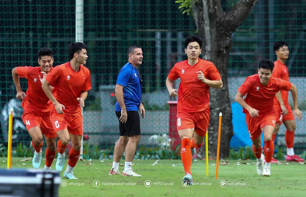 Các cầu thủ U23 Việt Nam tập luyện trước trận đấu với U23 Campuchia (Ảnh VFF).